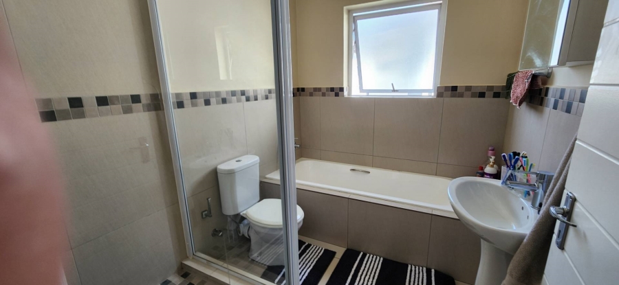 3 Bedroom Property for Sale in Buhrein Western Cape